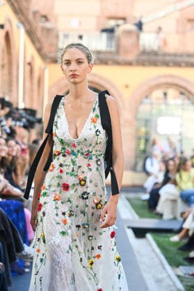 Yolancris - Mercedes Benz Fashion Week Madrid, Spain - 18 Sept 2026 A model parades with Yolancris a design during Mercedes Benz Fashion Week Madrid Cibeles Palace in Madrid. Madrid Spain Copyright: xAtilanoxGarciax xSOPAxImagesx PHOTO08724