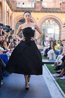 Yolancris - Mercedes Benz Fashion Week Madrid, Spain - 18 Sept 2026 A model parades with Yolancris a design during Mercedes Benz Fashion Week Madrid Cibeles Palace in Madrid. Madrid Spain Copyright: xAtilanoxGarciax xSOPAxImagesx PHOTO08778