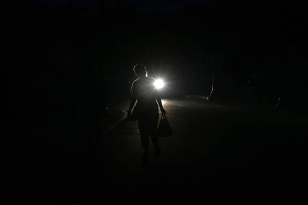 (260919) -- HAVANA, Sept. 19, 2026 -- A citizen walks along a street at night during a nationwide blackout in Havana, capital of Cuba, Sept. 18, 2026. Cuba suffered another nationwide blackout on Friday after its national power grid completely collapsed, state utility Union Electrica (UNE) said. (Photo by Xinhua) CUBA-HAVANA-NATIONWIDE BLACKOUT JoaquinxHernandez 