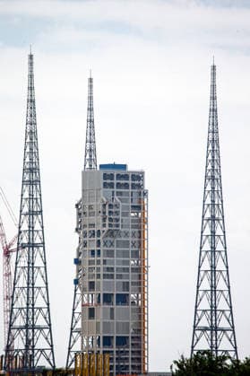 WENCHANG, CHINA - SEPTEMBER 19: Construction work continues at launch pad 301 of the Wenchang Spacecraft Launch Site on September 19, 2026 in Wenchang, Hainan Province of China. The facility is being expanded to support future space missions.  Copyright: xVCGx 111667942954