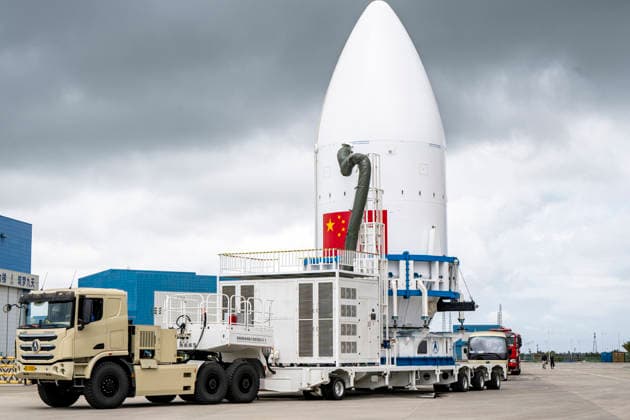 WENCHANG, CHINA - SEPTEMBER 19: The Long March 8A Y11 carrier rocket and its payload are transferred from the technical area to Launch Pad No. 1 at the Hainan Wenchang Commercial Spacecraft Launch Site on September 19, 2026 in Wenchang, Hainan Province of China. The transfer took place after the rocket and payload completed testing work in the technical zone.  Copyright: xVCGx 111667948655