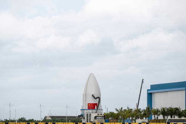 WENCHANG, CHINA - SEPTEMBER 19: The Long March 8A Y11 carrier rocket and its payload are transferred from the technical area to Launch Pad No. 1 at the Wenchang Commercial Space Launch Site after completing technical inspections on September 19, 2026 in Wenchang, Hainan Province of China.  Copyright: xVCGx 111667948646