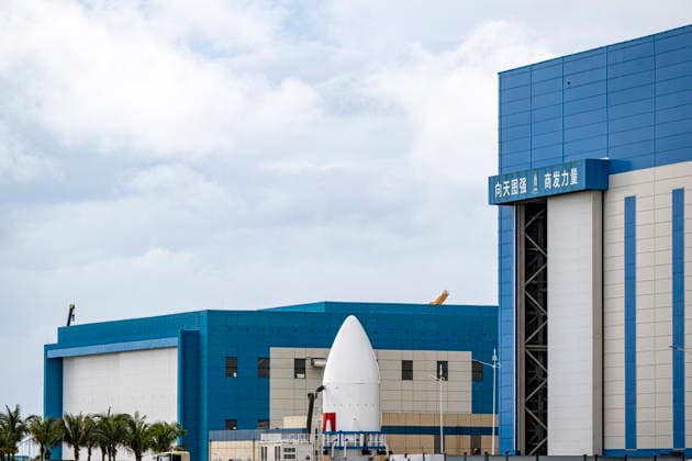 WENCHANG, CHINA - SEPTEMBER 19: The Long March 8A Y11 carrier rocket and its payload are transferred from the technical area to the No. 1 launch pad after completing inspections on September 19, 2026 in Wenchang, Hainan Province of China.  Copyright: xVCGx 111667948644