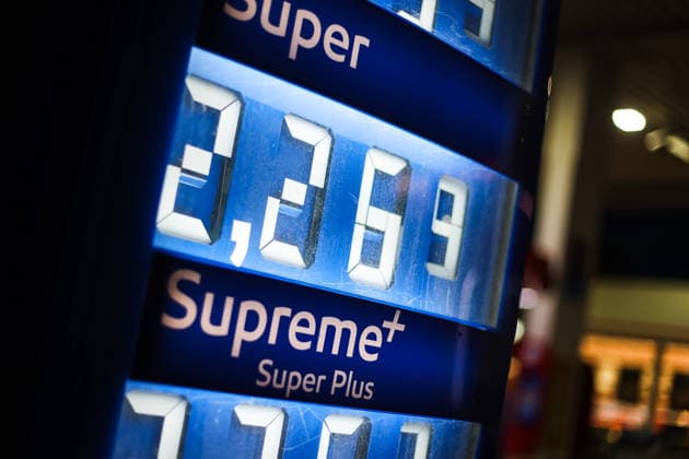 Bamberg, Germany, September 17, 2026 Gas Prices at Gas Stations The photo shows a close-up of an illuminated gas price sign at a gas station after dark. The focus is on the price display for Super and the label for the fuel grade Supreme Super Plus. Copyright: xFotostandx xMichaelxGründelx