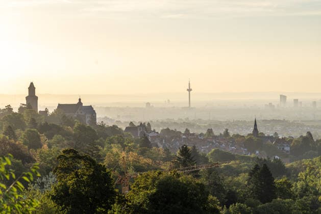 Frankfurt in the Morning: A view across Kronberg Castle to the Frankfurt am Main skyline in the morning sun, Kronberg, Hesse, Germany