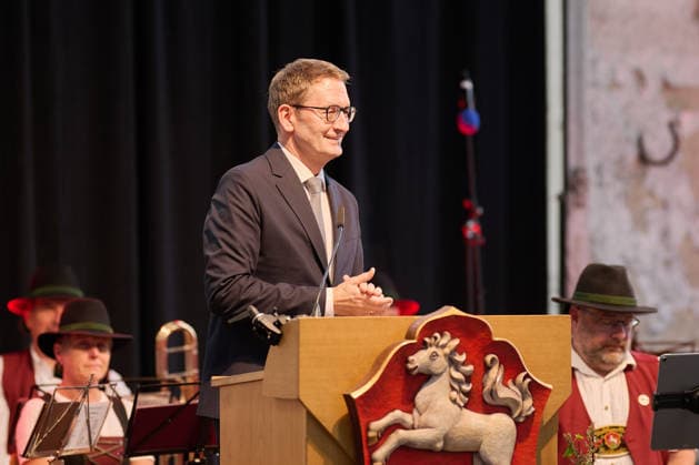 Freilassing, Germany, September 18, 2026: Rail Day 2026 at Lokwelt Freilassing. Pictured: Stefan Schnorr, State Secretary at the Federal Ministry of Transportation. Welcome address: Lokwelt Freilassing, Bavaria Copyright: xFotostandx xWassmuthx