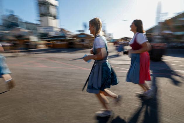 September 19, 2026 As soon as the gates to Oktoberfest open, visitors in traditional dress flock to the Theresienwiese to secure a good spot in the festival tent. First day at the Wiesn in Munich: dirndls and lederhosen