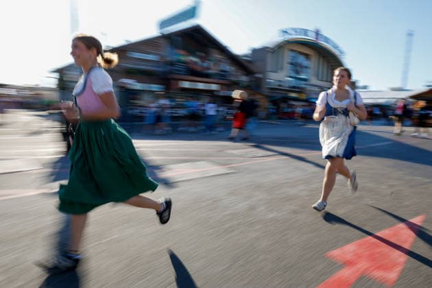 September 19, 2026 As soon as the gates to Oktoberfest open, visitors in traditional dress flock to the Theresienwiese to secure a good spot in the festival tent. First day at the Wiesn in Munich: dirndls and lederhosen