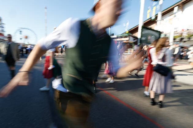 September 19, 2026 As soon as the gates to Oktoberfest open, visitors in traditional dress flock to the Theresienwiese to secure a good spot in the festival tent. First day at the Wiesn in Munich: dirndls and lederhosen