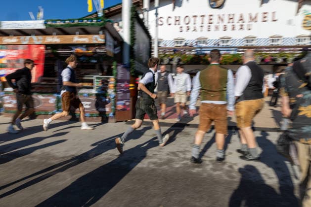 September 19, 2026 As soon as the gates to Oktoberfest open, visitors in traditional dress flock to the Theresienwiese to secure a good spot in the festival tent. First day at the Wiesn in Munich: dirndls and lederhosen