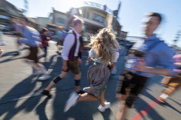 September 19, 2026 As soon as the gates to Oktoberfest open, visitors in traditional dress flock to the Theresienwiese to secure a good spot in the festival tent. First day at the Wiesn in Munich: dirndls and lederhosen