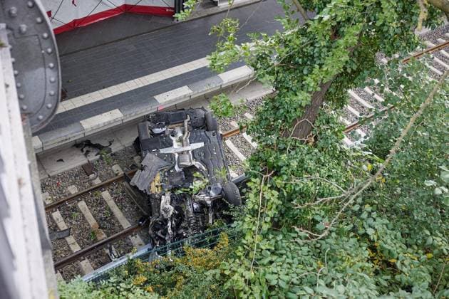 Car Crashes onto Tracks at Bornholmer Straße Station ** FOR EDITORIAL PURPOSES ONLY ** EDITORIAL USE ONLY ** p Car Crashes onto Tracks at Bornholmer Straße Station Germany Berlin Berlin Copyright JörgxCarstensen Copyright: JörgxCarstensen doc87o1xaw7jsy126yb7q7q ,EDITORIAL USE ONLY Copyright: JörgxCarstensen