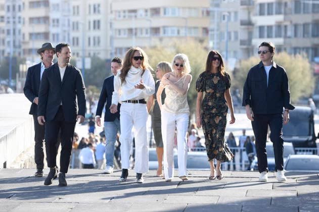 Michael Merriman, Ben Shirinian, Lena Olin, Naomi Watts, and the cast at the photocall for the film *The Housewife* at the 74th San Sebastián International Film Festival (Festival Internacional de Cine de San Sebastián) on the Kursaal Terrace in San Sebastián, September 19, 2026 Foto:xC.xNiehausx xFuturexImagex housewife_6901