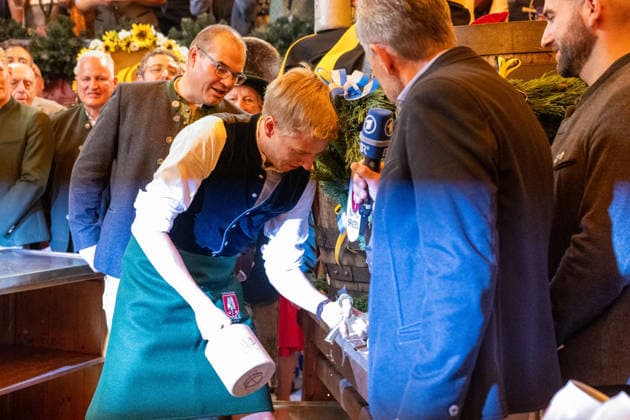 Dominik Krause, Mayor of Munich, taps the first keg at the 2026 Oktoberfest opening in Munich, September 19, 2026, Munich, Bavaria, Germany Copyright: xkolbert-press UlrichxGamelx