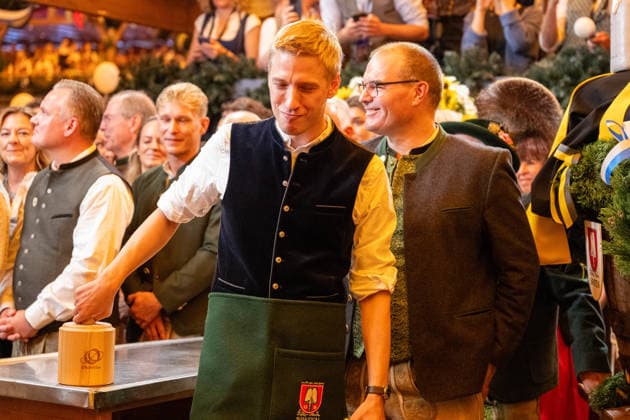 Dominik Krause, Mayor of Munich, prepares to tap the first keg at the 2026 Oktoberfest opening in Munich, September 19, 2026, Munich, Bavaria, Germany Copyright: xkolbert-press UlrichxGamelx