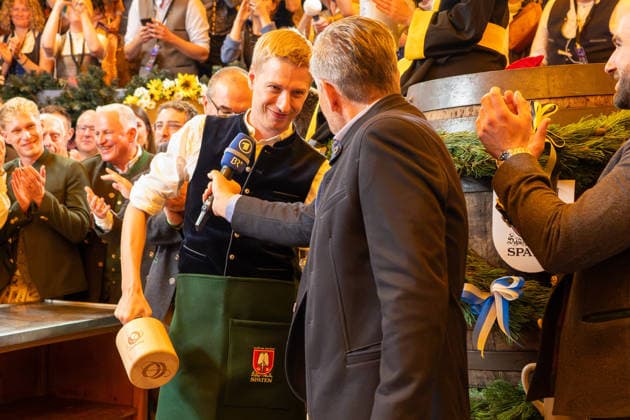 Dominik Krause, Mayor of Munich, prepares to tap the first keg at the 2026 Oktoberfest opening in Munich, September 19, 2026, Munich, Bavaria, Germany Copyright: xkolbert-press UlrichxGamelx