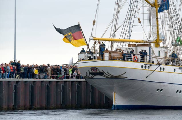 German Navy: The Gorch Fock training ship arrives in Kiel after a long voyage abroad. Amid great excitement from the crew s families, the Gorch Fock docks at its berth on the Gorch Fock Pier at the Kiel Naval Base. Kiel, Kiel Fjord, Schleswig-Holstein, Germany