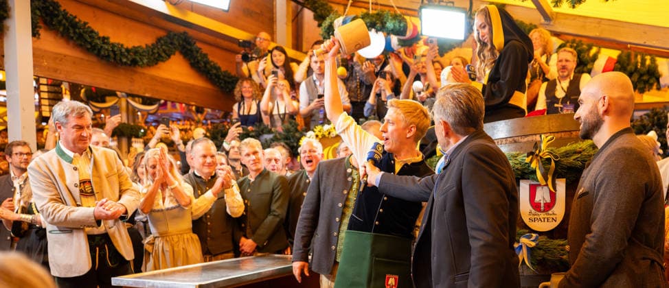 Dominik Krause, Mayor of Munich; Dr. Markus Söder, Minister-President of the Free State of Bavaria, performs the traditional beer tapping at the 2026 Oktoberfest opening in Munich, September 19, 2026, Munich, Bavaria, Germany Copyright: xkolbert-press UlrichxGamelx