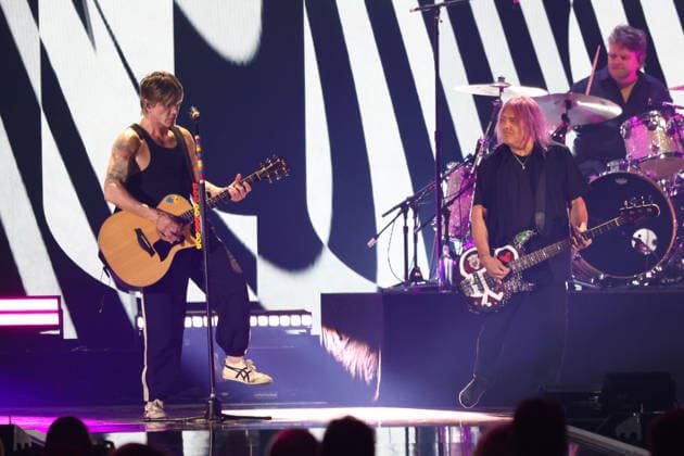 (L-R) John Rzeznik and Robby Takac of the Goo Goo Dolls perform on stage during the iHeartRadio Music Festival Concerts at T-Mobile Arena in Las Vegas, Nevada on Friday, September 18, 2026s.  LAV20260918012 JAMESxATOA