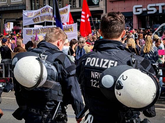 Demonstration in support of abortion, surrogacy, and euthanasia, and against the March for Life ; counter-demonstration by the Pro-Choice Alliance and Pro Familia against the March for Life at Neumarkt in Cologne. The demonstration is directed against abortion, surrogacy, and euthanasia. Cologne, North Rhine-Westphalia, Germany