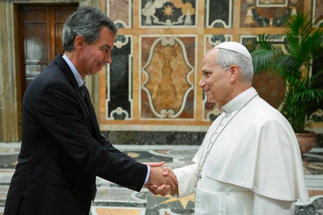 September 19, 2026, Vatican City: A handout picture, provided by Vatican Media, shows Pope Leo XIV receiving in the Vatican the athletes of Special Olympics, an organization that promotes sports for people with disabilities, especially intellectual disabilities, Vatican City, 19 September 2026. ANSA Vatican Media Press Office handout +++ ANSA PROVIDES ACCESS TO THIS HANDOUT PHOTO TO BE USED SOLELY TO ILLUSTRATE NEWS REPORTING OR COMMENTARY ON THE FACTS OR EVENTS DEPICTED IN THIS IMAGE - NO ARCHIVING - NO LICENSING - NPK Vatican City  - ZUMAa110 20260919_zaf_a110_002 Copyright: xAnsa VaticanxMediaxPressxOfficex