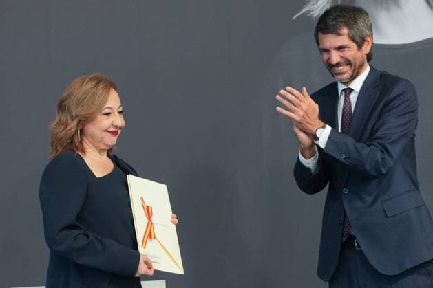 Carmen Machi, 2026 National Film Award Winner Actress Carmen Machi (left), accompanied by Minister of Culture Ernest Urtasun (right), during the National Film Award ceremony on September 19, 2026, in San Sebastián, Guipúzcoa, Basque Country, Spain. The National Film Award, presented as part of the San Sebastián Film Festival, recognizes the most outstanding contribution to Spanish cinema, as demonstrated primarily through a work made public or professional work carried out during the year 2025, or, in duly justified exceptional cases, it is awarded in recognition of a lifetime achievement. SEPTEMBER 19, 2026 San Sebastián, Guipúzcoa, Basque Country, Spain  Copyright: xUnanuex 7785396