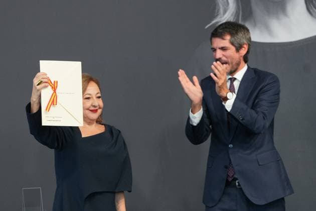 Carmen Machi, 2026 National Film Award Winner Actress Carmen Machi (left), accompanied by Minister of Culture Ernest Urtasun (right), during the National Film Award ceremony on September 19, 2026, in San Sebastián, Guipúzcoa, Basque Country, Spain. The National Film Award, presented as part of the San Sebastián Film Festival, recognizes the most outstanding contribution to Spanish cinema, as demonstrated primarily through a work made public or professional work carried out during the year 2025, or, in duly justified exceptional cases, it is awarded in recognition of a lifetime achievement. SEPTEMBER 19, 2026 San Sebastián, Guipúzcoa, Basque Country, Spain  Copyright: xUnanuex 7785398