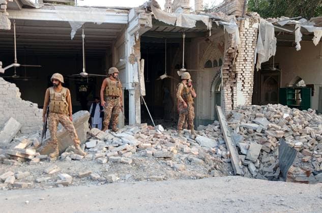 (260919) -- KOHAT, Sept. 19, 2026 () -- This photo taken with a mobile phone shows Pakistani soldiers standing guard at the bomb attack site in Kohat of Khyber Pakhtunkhwa province, Pakistan, Sept. 18, 2026. As many as 31 people, including 16 police officers, were killed and over 100 others injured in a twin suicide attack inside a police residential compound in Pakistan s northwestern Khyber Pakhtunkhwa province on Friday, police said on Saturday. (Str ) (SpotNews)PAKISTAN-KHYBER PAKHTUNKHWA-KOHAT-SUICIDE ATTACK-DEATH TOLL Xinhua