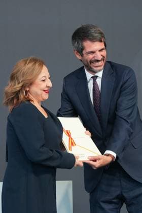 Carmen Machi, 2026 National Film Award Winner Actress Carmen Machi (left), accompanied by Minister of Culture Ernest Urtasun (right), during the National Film Award ceremony on September 19, 2026, in San Sebastián, Guipúzcoa, Basque Country, Spain. The National Film Award, presented as part of the San Sebastián Film Festival, recognizes the most outstanding contribution to Spanish cinema, as demonstrated primarily through a work made public or professional work carried out during the year 2025, or, in duly justified exceptional cases, it is awarded in recognition of a professional career. SEPTEMBER 19, 2026 San Sebastián, Guipúzcoa, Basque Country, Spain  Copyright: xUnanuex 7785395