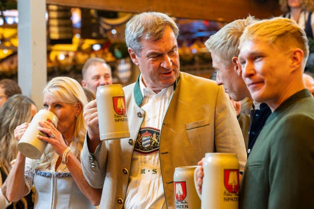 Karin Baumueller Soeder with Dr. Markus Soeder, Minister-President of the Free State of Bavaria, Dominik Krause, Mayor of Munich, and Sebastian Mueller, at the 2026 Oktoberfest opening in Munich, September 19, 2026, Munich, Bavaria, Germany Copyright: xkolbert-press UlrichxGamelx