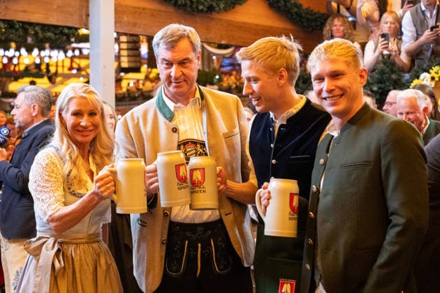 Karin Baumueller Soeder with Dr. Markus Soeder, Minister-President of the Free State of Bavaria, Dominik Krause, Mayor of Munich, and Sebastian Mueller, at the 2026 Oktoberfest opening in Munich, September 19, 2026, Munich, Bavaria, Germany Copyright: xkolbert-press UlrichxGamelx