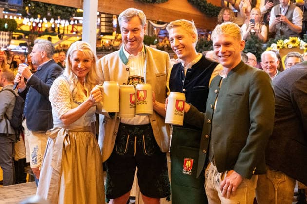 Karin Baumueller Soeder with Dr. Markus Soeder, Minister-President of the Free State of Bavaria, Dominik Krause, Mayor of Munich, and Sebastian Mueller, at the 2026 Oktoberfest opening in Munich, September 19, 2026, Munich, Bavaria, Germany Copyright: xkolbert-press UlrichxGamelx