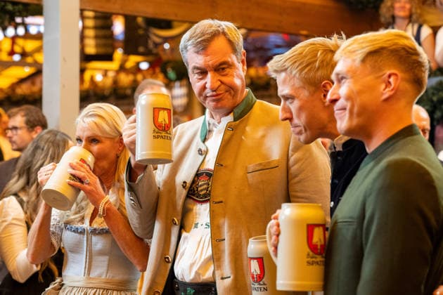 Karin Baumueller Soeder with Dr. Markus Soeder, Minister-President of the Free State of Bavaria, Dominik Krause, Mayor of Munich, and Sebastian Mueller, at the 2026 Oktoberfest opening in Munich, September 19, 2026, Munich, Bavaria, Germany Copyright: xkolbert-press UlrichxGamelx