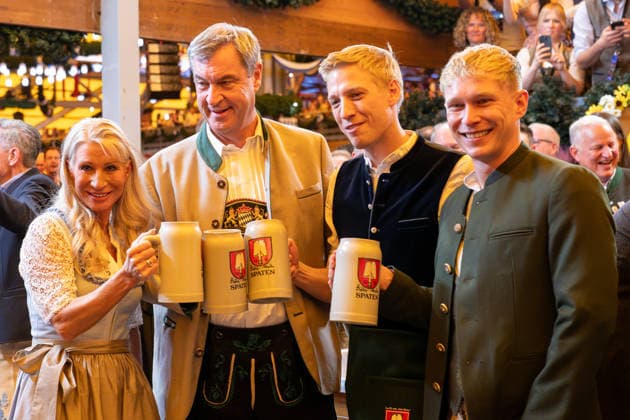 Karin Baumueller Soeder with Dr. Markus Soeder, Minister-President of the Free State of Bavaria, Dominik Krause, Mayor of Munich, and Sebastian Mueller, at the 2026 Oktoberfest opening in Munich, September 19, 2026, Munich, Bavaria, Germany Copyright: xkolbert-press UlrichxGamelx