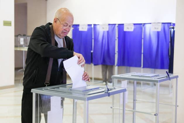 RUSSIA, LUGANSK - SEPTEMBER 19, 2026: A man casts his vote at a polling station during the 2026 Russian legislative election held on September 18-20, including regional parliamentary and local elections, as well as the election to the Russian State Duma of the 9th convocation. Alexander Reka TASS  97949124