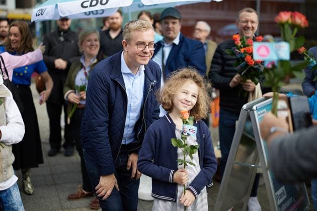 CDU Campaign Wrap-Up with Stefan Evers ** FOR EDITORIAL USE ONLY ** EDITORIAL USE ONLY ** p Stefan Evers, CDU lead candidate and Senator for Finance, poses for photos with supporters at his party’s campaign wrap-up event in Tempelhof. Tomorrow, a new House of Representatives will be elected. Germany, Berlin. Copyright JörgxCarstensen Copyright: JörgxCarstensen doc87o42zeo7wz1mb3idqx0 ,EDITORIAL USE ONLY Copyright: JörgxCarstensen