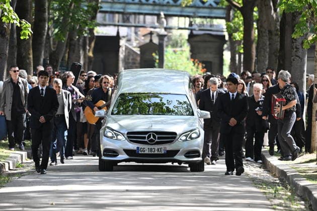 Catherine Ringer Funeral at Montmartre Cemetery - Paris The coffin arriving at the funeral of Catherine Ringer, legendary French artist and singer of rock duo Les Rita Mitsouko, at Montmartre cemetery in Paris, France on September 19, 2026. Author, composer and performer over 40 years of artistic commitment, Catherine Ringer died of an aggressive cancer on September 14. Photo by Florian Poitout ABACAPRESS.COM Paris France  Copyright: xPoitoutxFlorian ABACAx