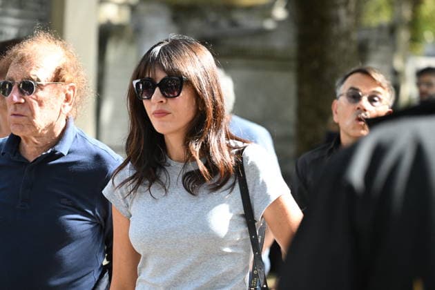 Catherine Ringer Funeral at Montmartre Cemetery - Paris Alain Souchon and Nolwenn Leroy arriving at the funeral of Catherine Ringer, legendary French artist and singer of rock duo Les Rita Mitsouko, at Montmartre cemetery in Paris, France on September 19, 2026. Author, composer and performer over 40 years of artistic commitment, Catherine Ringer died of an aggressive cancer on September 14. Photo by Florian Poitout ABACAPRESS.COM Paris France  Copyright: xPoitoutxFlorian ABACAx