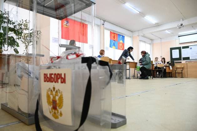 Russia Regions Parliamentary Election 9246550 19.09.2026 People vote at a polling station during elections for Russia™s ninth State Duma, the lower house of parliament, in Balashikha, Moscow Region, Russia. Kristina Solovyova Sputnik Balashikha Moscow region Russia  Copyright: xKristinaxSolovyovax