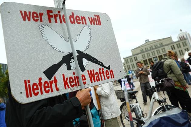 Protesters rally against planned missile production in Leipzig LEIPZIG, GERMANY, SEPTEMBER 19, 2026: Demonstrators march through central Leipzig during a protest against plans by U.S. defense company Covenant to establish a missile production facility in the north of the city. The demonstration, organized by the Keine Raketenfabrik in Leipzig alliance, began at Augustusplatz and called for the planned defense production to be stopped. Covenant plans to begin producing its Anthem long-range cruise missiles in Leipzig in 2027. leipzig Germany Copyright: x xDavidxVexelmanx xJNAxPressx