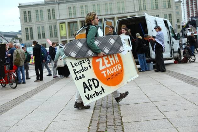 Protesters rally against planned missile production in Leipzig LEIPZIG, GERMANY, SEPTEMBER 19, 2026: Demonstrators march through central Leipzig during a protest against plans by U.S. defense company Covenant to establish a missile production facility in the north of the city. The demonstration, organized by the Keine Raketenfabrik in Leipzig alliance, began at Augustusplatz and called for the planned defense production to be stopped. Covenant plans to begin producing its Anthem long-range cruise missiles in Leipzig in 2027. leipzig Germany Copyright: x xDavidxVexelmanx xJNAxPressx
