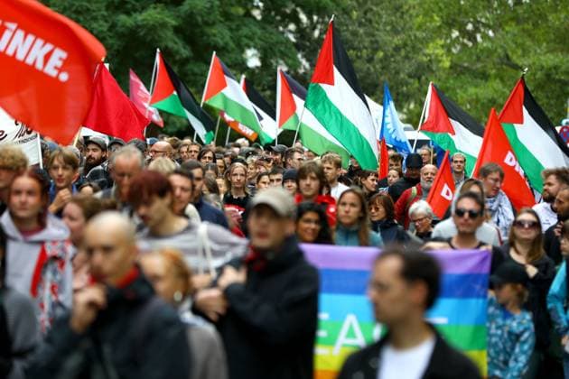 September 19, 2026, Leipzig, Germany: LEIPZIG, GERMANY, SEPTEMBER 19, 2026: Demonstrators march through central Leipzig during a protest against plans by U.S. defense company Covenant to establish a missile production facility in the north of the city. The demonstration, organized by the Ã¢â‚¬oeKeine Raketenfabrik in LeipzigÃ¢â‚¬Â alliance, began at Augustusplatz and called for the planned defense production to be stopped. Covenant plans to begin producing its Anthem long-range cruise missiles in Leipzig in 2027. Leipzig Germany - ZUMAq101 20260919_zna_q101_089 Copyright: xDavidxVexelmanx