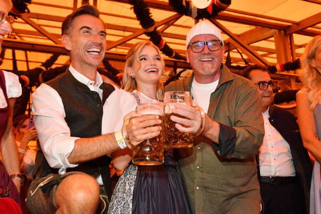 Florian Silbereisen, Lisa Marie Friedle, and her father DJ Oetzi at the Oktoberfest opening on September 19, 2026, in Munich Florian Silbereisen, DJ Oetzi and his daughter Lisa Marie Friedle during the 2026 Oktoberfest Wiesn opening at the Schottenhamel tent at Theresienwiese on September 19, 2026, in Munich, Germany Oktoberfest Opening 2026 in Munich