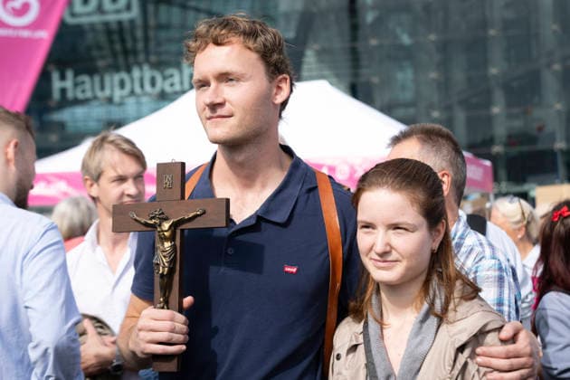 On Saturday, September 19, 2026, numerous anti-abortion activists participated in a March for Life organized by the Federal Association for the Right to Life in Berlin. The Federal Association for the Right to Life is demonstrating against abortion and assisted suicide. According to the announcement, Germany’s largest pro-life eve Copyright: epd-bild HansxScherhaufer epd-Marsch_fuers_Leben4-kopieren