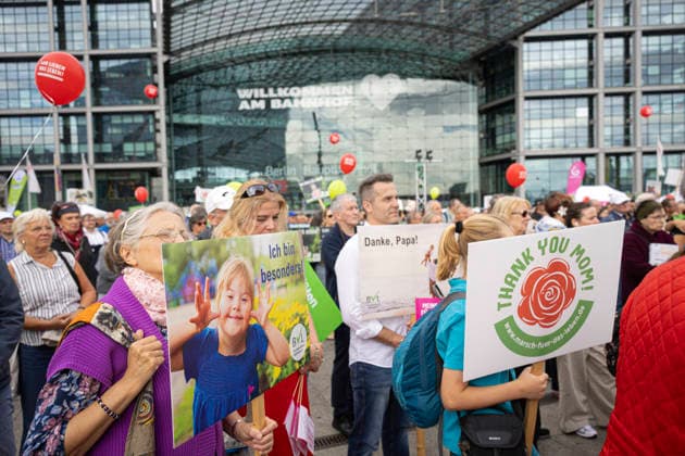 On Saturday, September 19, 2026, numerous anti-abortion activists took part in a March for Life in Berlin organized by the Federal Association for the Right to Life. The Federal Association for the Right to Life is demonstrating against abortion and assisted suicide. According to the announcement, Germany’s largest pro-life event Copyright: epd-bild HansxScherhaufer epd-Marsch_fuers_Leben7-kopieren