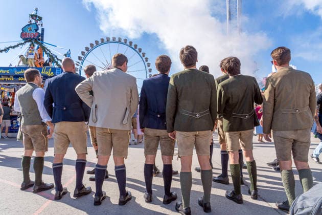 Oktoberfest 2026, Wiesn kicks off under bright sunshine and temperatures up to 24 degrees—perfect Wiesn weather; tourists from the U.S. in Bavarian traditional d