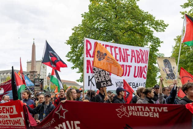 September 19, 2026, Leipzig, Saxony, Germany: Protesters take part in a demonstration against plans by US defense company Covenant to establish a missile production facility in the Leipzig region. The demonstration, organized by the alliance Ã¢â‚¬oeKeine Raketenfabrik in LeipzigÃ¢â‚¬Â (No Missile Factory in Leipzig), began at Augustusplatz in central Leipzig and called for the planned production of long-range Anthem cruise missiles to be stopped. Covenant plans to begin production in the Leipzig area in 2027. Protesters carried banners and placards calling for peace, disarmament and civilian employment instead of arms production. Leipzig Germany - ZUMAc291 20260919_zip_c291_006 Copyright: xMariaxCastrox