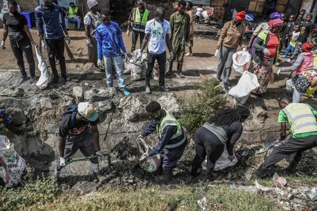 World Cleanup Day event in Kenya NAIROBI, KENYA - SEPTEMBER 19: Participants collect waste consisting of plastic, metal and glass as part of World Cleanup Day activities to raise awareness of environmental and marine pollution in Kibera, one of Africa s largest informal settlements in Nairobi, Kenya, on September 19, 2026. Gerald Anderson Anadolu Nairobi Kenya. Editorial use only. Please get in touch for any other usage.  Copyright: x2026xAnadoluxGeraldxAndersonx