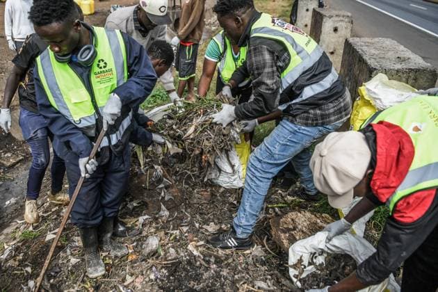 World Cleanup Day event in Kenya NAIROBI, KENYA - SEPTEMBER 19: Participants collect waste consisting of plastic, metal and glass as part of World Cleanup Day activities to raise awareness of environmental and marine pollution in Kibera, one of Africa s largest informal settlements in Nairobi, Kenya, on September 19, 2026. Gerald Anderson Anadolu Nairobi Kenya. Editorial use only. Please get in touch for any other usage.  Copyright: x2026xAnadoluxGeraldxAndersonx