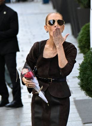Céline Dion was cheered by her fans as she left the Royal Monceau hotel in Paris, before heading to the Plenitude Arena at Paris La Défense for her fourth concert date on September 19, 2026. Lionel Urman Bestimage Céline Dion is cheered by fans as she leaves the Royal Monceau Hotel in Paris, before heading to the Plenitude Arena at Paris La Défense for her fourth concert date on September 19, 2026, Paris, France Copyright: xLIONELxURMANxx xBESTIMAGExLIONELxURMANxx xBESTIMAGEx